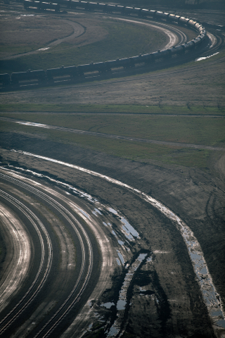 Illustration for article titled Gorgeous Aerial Photos Capture the Ironic Beauty of Fracking